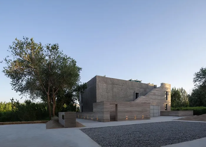 Dunhuang Moshang Chunni Art Museum Hotel